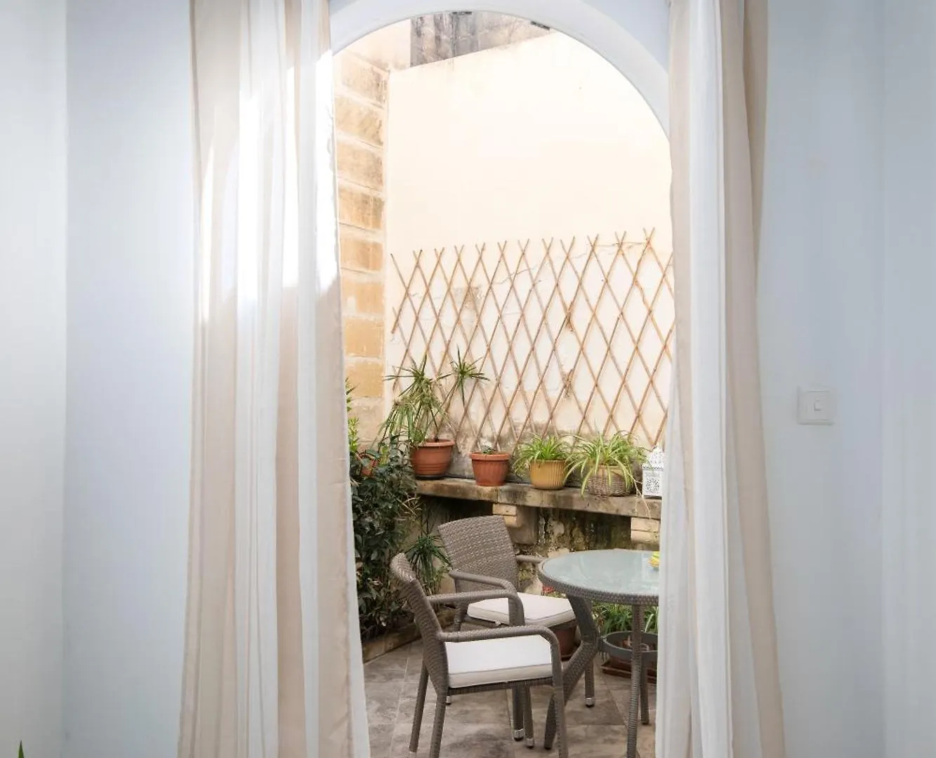 Family-Friendly Spacious Townhouse With Garden - Close To Airport Gudja Apartament