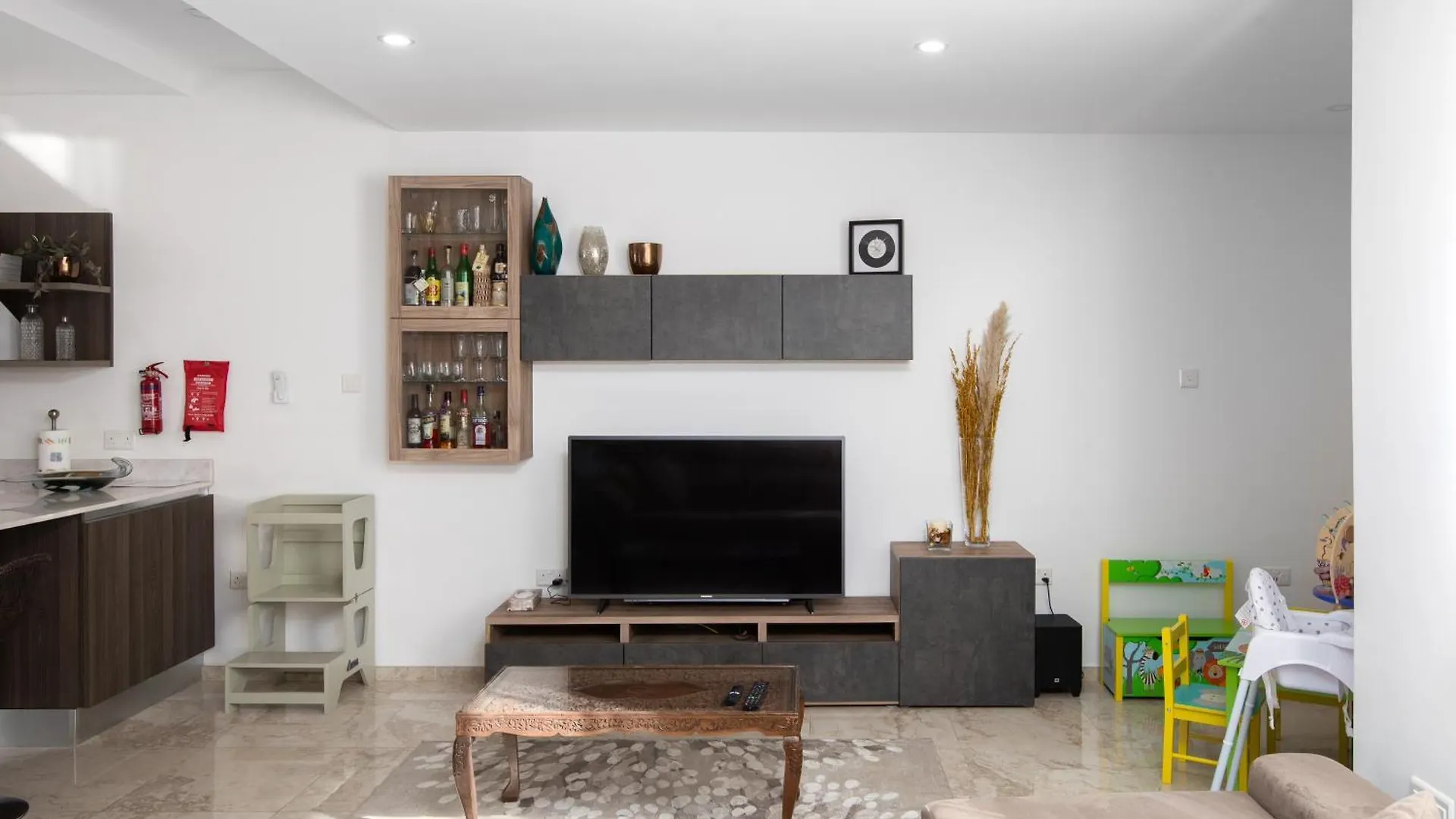Family-Friendly Spacious Townhouse With Garden - Close To Airport Gudja Apartament