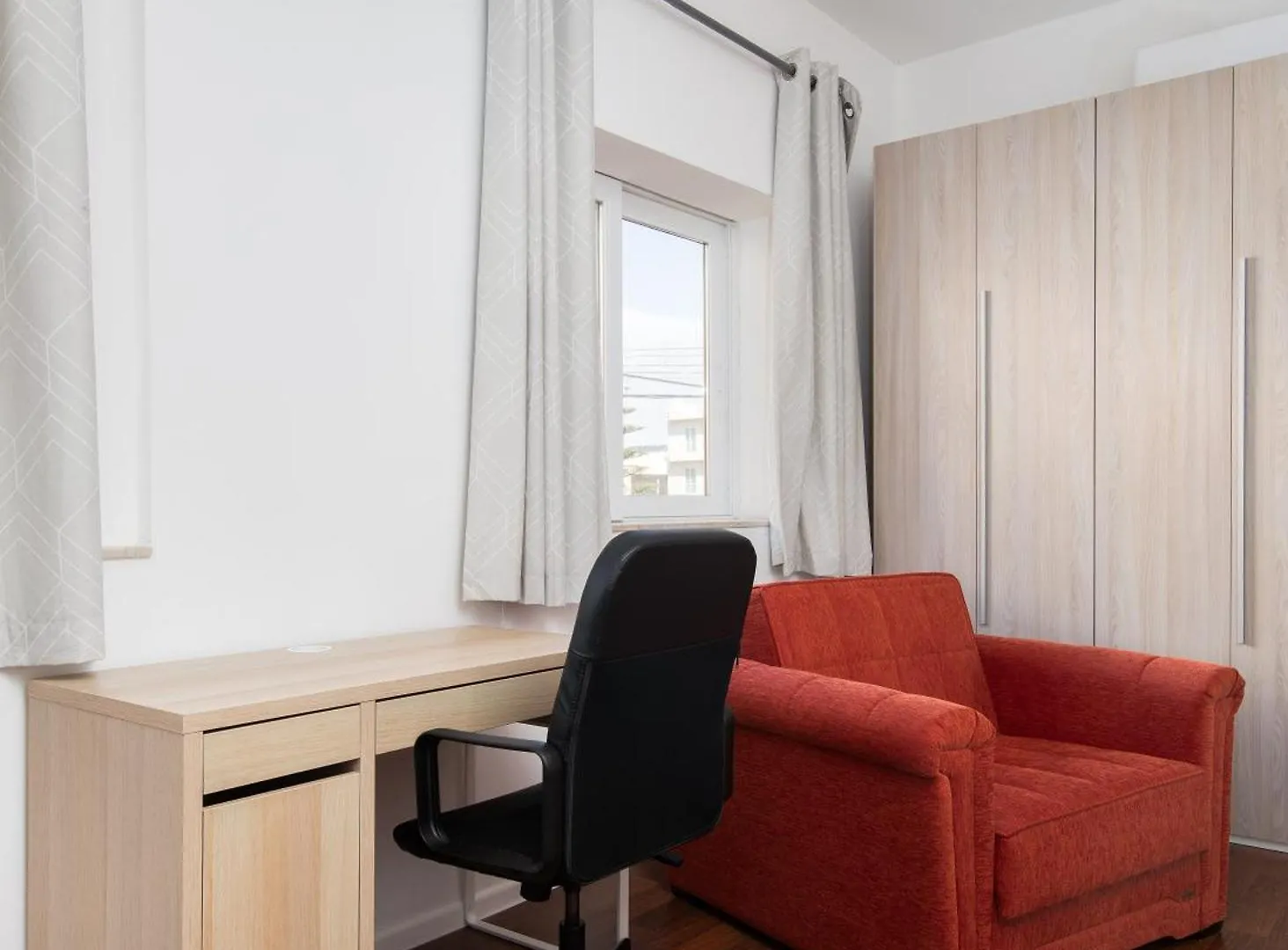 Family-Friendly Spacious Townhouse With Garden - Close To Airport Gudja